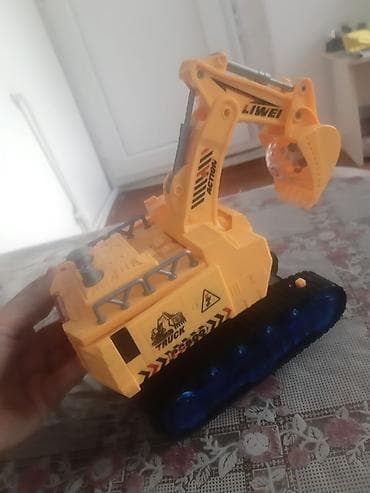 traktor oyuncaq: Tam seliqeli veziyyetde.İşığı yanır,musiqilidir.Yığılır,açılır,tam — 6