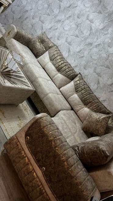 köçlə əlaqədar: Künc divan — 1