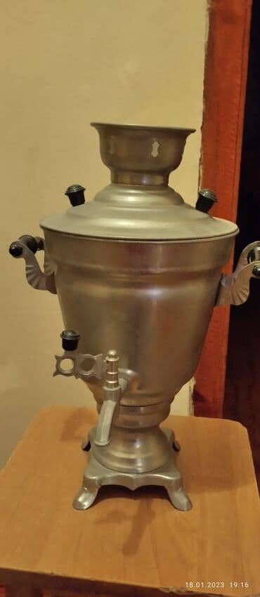 Баки: Toknan isleyen,70 ci illerin samovaridi, 100azn — 1