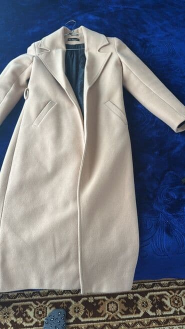 Qadın palto - Stil: Klassik uzun kəsim, geniş qatlana bilən rever