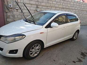 masin vaz: Ağ rəngli hatchback, 5 qapı, Azərbaycan nömrə nişanı 01-CV-167 — 6