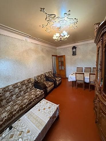 Ev 3 otaǧ kupçalı xalglar dostluǧu metroya 10 dəq məsafədə məktəbə 5