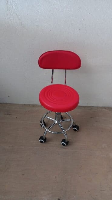 Oturacaqlar kuşetka yanında vəya Kosmetoloji pufik oturacaqlar