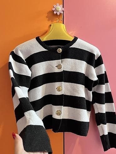 Qara-ağ qalın zolaqlı kardiqan - Model: düyməli, yuvarlaq yaxalı