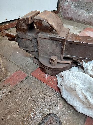 Dəzgah üçün ağır tip skoba (sançaq). - Material: tökmə dəmir, massiv — 2