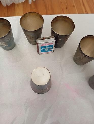 qabqacaq: Satılır: metal içki badələri və kiçik zənglər dəsti - 6 ədəd metal — 5