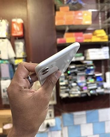 sade telefon: IPhone 11, 128 GB, Ağ, Zəmanət, Simsiz şarj, Face ID — 4
