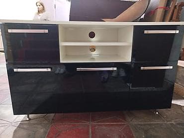 Düz TV altlığı, Polkalı, Laminat