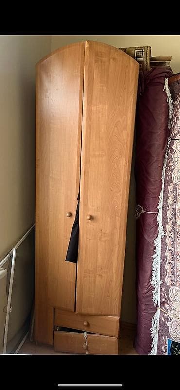 2ci el taxtlar: 1987 ci ilin Macarıstan istehsalı olan dolablar, bir yerdə aldığı — 5