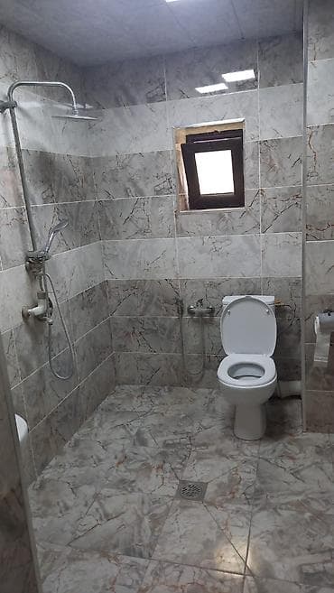 1 otagli evler: Xaçmaz şəhərində həyət evi kirayə verilir. 🏠 Ev yaşayış üçün tam — 5