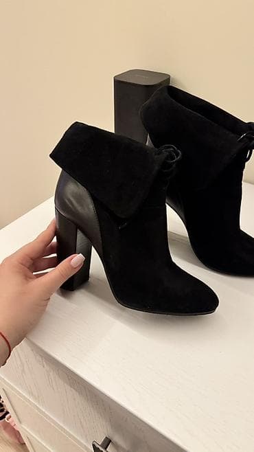 Qadın üçün qara botlar – yüksək dabanlı - Model: qısa boğazlı, küt