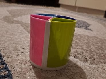 Qələmlər: Məhsul: 4 bölməli rəngli stolüstü təşkilatçı qab Təsvir: - Silindr — 2