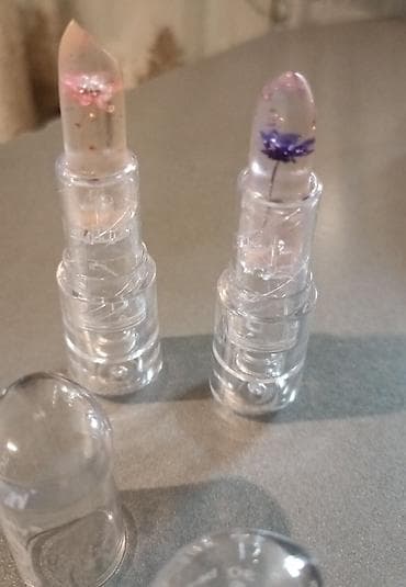 Şəffaf “jelly” dodaq boyası – nemlendirici içində real quru cicek var