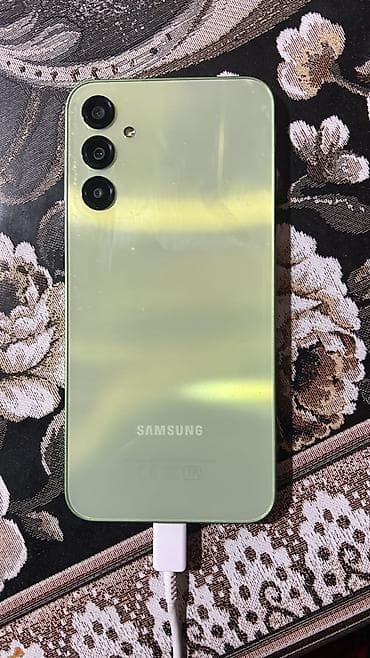 a 10 s: Samsung Galaxy A24 4G, цвет - Зеленый — 1