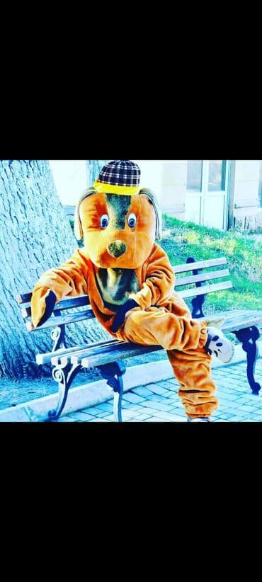 Dəstlər: Mavi rəngdə maskot kostyumu. Ağ rəngli böyük baş hissəsi və rəngli — 5