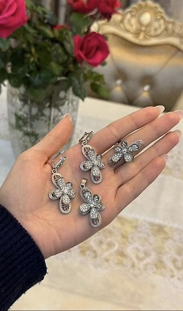 kəpənək üzük: Dəstə daxildir: Üzük, Sırğa, Kulon, Gümüş — 2