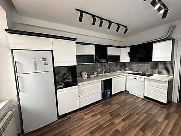 kuxna: Modern bucaq tipli mətbəx mebeli – ağ/qara dizayn. Razilaşma — 1