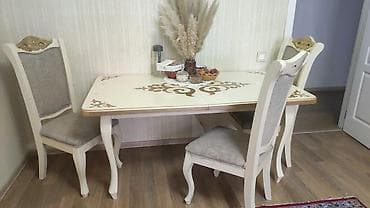 Masa desti satilir. tecılı evden çıxmalidir. 6 eded stulla. real