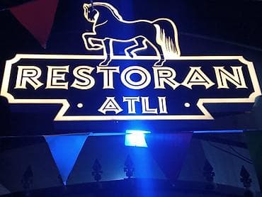 Salam Atlı Restorana ofsiyant xanım teləb olunur işində diqqəti