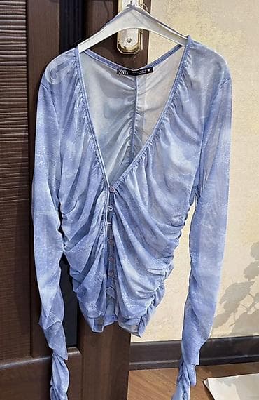 Женская одежда: Zara top satılır. M ölçü. Heç geyinilməyib. Qiymət: 20 AZN — 2