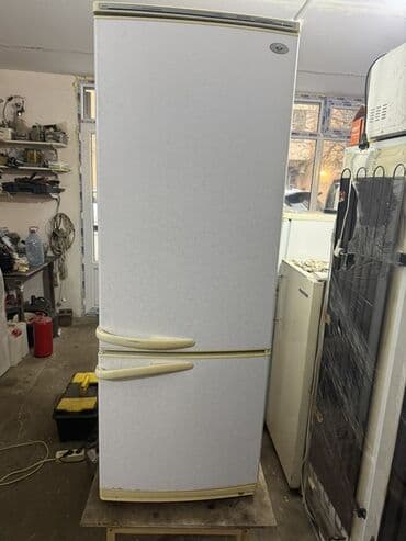 İki qapılı soyuducu - Üstdə soyuducu bölmə, altda dondurucu - Geniş