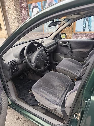 baqaj duqasi: Opel Corsa: 1.4 l | 1996 il 217419 km Hetçbek — 7