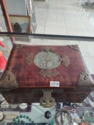 qarmon qutusu: Antik bəzək qutusu (şkatulka) Material: ağac, bürünc bəzəklər və — 2