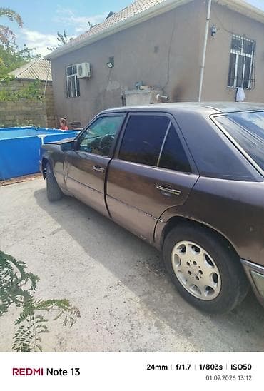 Mercedes-Benz E 250: 2.5 l | 1994 il Sedan — 4