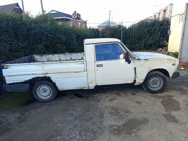 Moskviç: VAZ pikap (Lada əsaslı kiçik yük maşını) - Kuzov: 2 qapılı, tək — 1