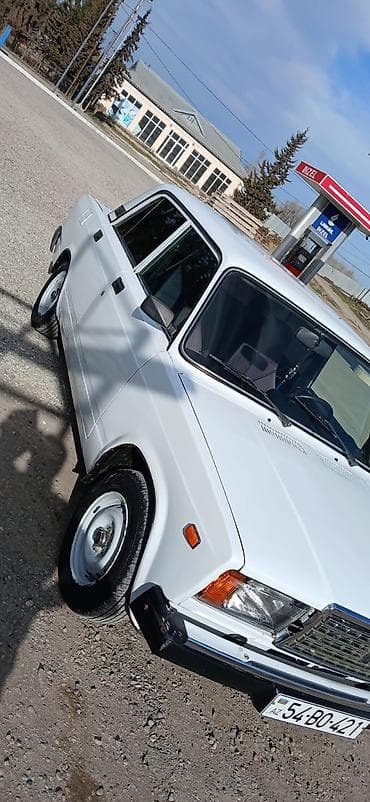 vaz 2104 ucuz: VAZ 2107 sedan Xüsusiyyətlər: - Kuzov: 4 qapılı sedan, ağ rəng - — 8