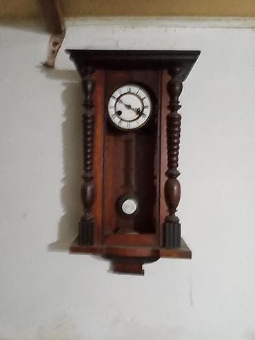divar: Divar saatları, Mexaniki, Mayatnik — 1