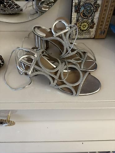 Tuflilər: Gümüşü rəngli qadın sandaleti - Brend: Salvatore Ferragamo (iç — 1