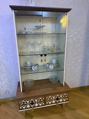 bufet: Şüşəli vitrin bufet Embawood - Material: ağ karkaslı vitrin, temperli — 1