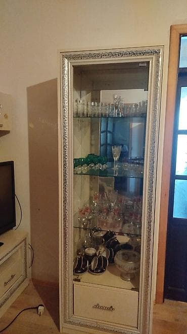 divarda kitab refleri: İşlənmiş, Komod, TV stend, TV altlığı, Kredit yoxdur, İtaliya — 2