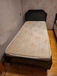 tek neferlik yataqlar: Tək nəfərlik, 2 ədəd yataq (+2 matraslı) Yataqlar az işlənmişdir — 2