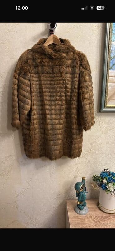 qadın qış geyimləri: Qəhvəyi rəngdə xəz palto. - Model: qısa/orta uzunluqda, düz kəsim - — 1