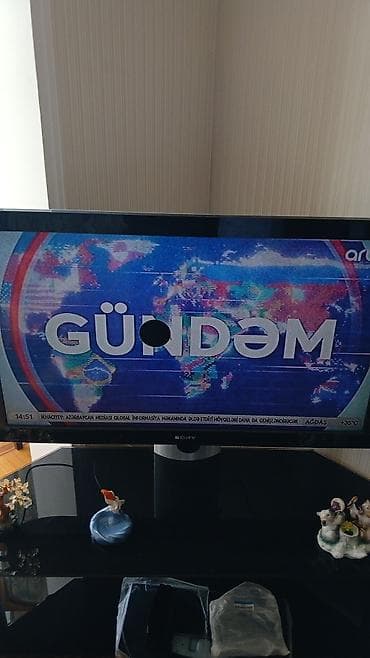mini televizor: Məhsul: Sony Bravia LCD televizor + şüşə TV stendi (birgə) Televizor — 3