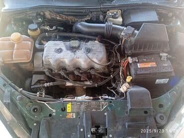 kia ceed 2010: Ford Focus sedan (mk1) – yaşıl rəngli, 4 qapılı. Texniki və daxili — 7