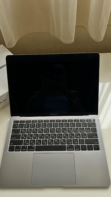 korpuslar: Apple MacBook Air (Space Gray) – 13" seriyası Xüsusiyyətlər: - 13.3" — 5