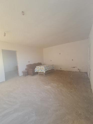 Sulutəpə çiçək qəsəbəsi. Ev 2 otaq. 55 kv. Həyəti var. Gözəl