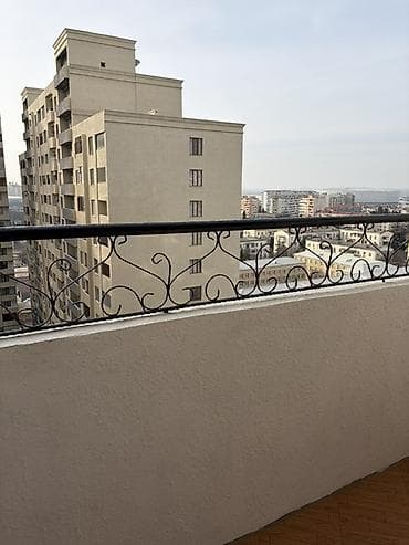 3 комнатная квартира: Qara Qarayev metrosuna 5 dəq məsafədə. 16 mərtəbəli binanın 13-cü — 4