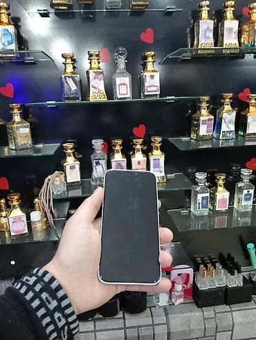 iphon 15: Məhsul: Ağıllı telefon (ağ rəng), üçlü arxa kamera modulu və LED flaş — 1