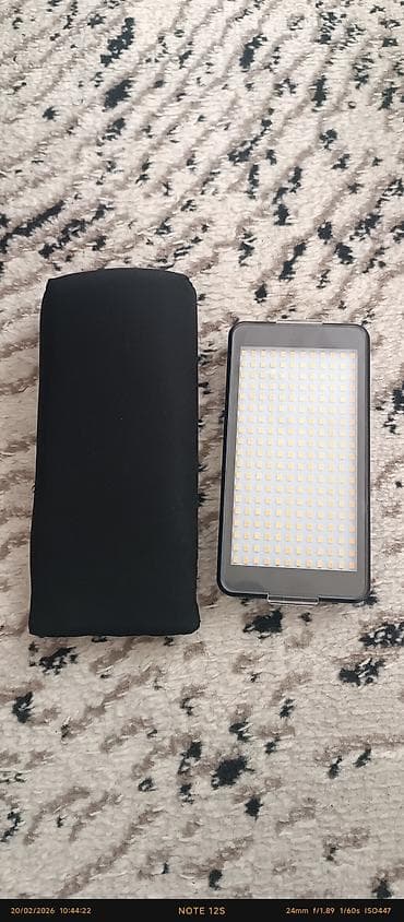 sentir: Məhsul: Sony HD professional video kamera Xüsusiyyətlər: - HD video — 8