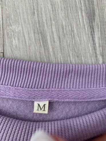 jaketler qadin ucun: Sviter qadin uchun, olchu M 1 defe geyilib yarim saatlig,ela — 4