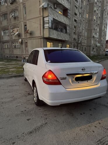 Digər nəqliyyat: Nissan Tiida sedan – ağ rəng, avtomatik ötürmə. Xarici və daxili: - — 3
