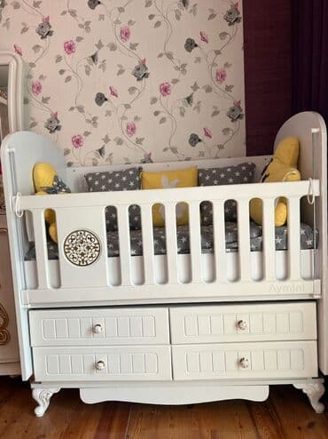 Oğlan və qız üçün, Yeni, Dördbucaq, Beşik, Matras ilə, Yellənmə mexanizm ilə