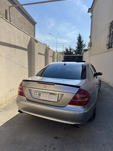 mersedes acari: Mercedes-Benz E-Class: 3.2 l | 2004 il Sedan — 2