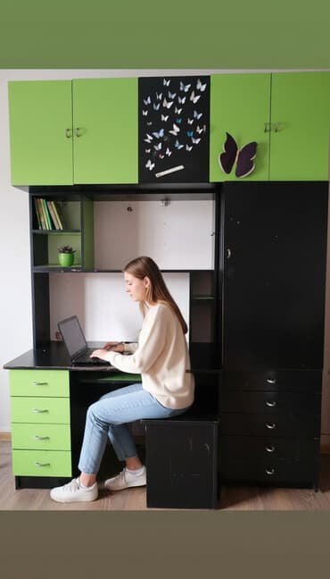 genc qiz otagi: Oğlan və qız üçün, Yazı masası — 1