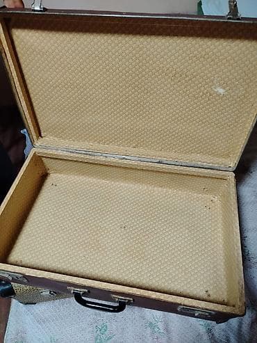 Məhsul: Köhnə üslubda 2 ədəd sərt korpuslu çamadan dəsti Təsvir: - — 2