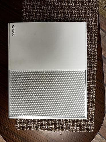 ps5 oyun disk: Xbox One 500GB yaxşı vəziyyətdə satılır. Komplektdə bir ədəd original — 6